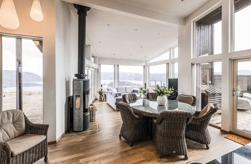 Lyngdal House | Cozy home in Lyngdal with WiFi