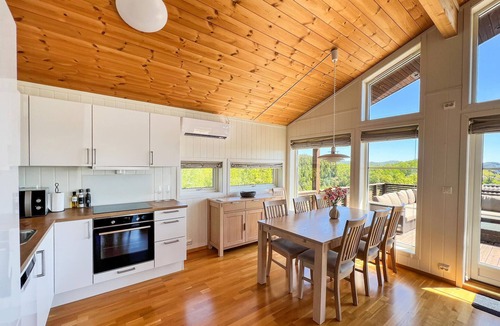 Lyngdal House | Cozy home in Lyngdal with WiFi