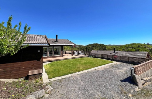 Lyngdal House | Cozy home in Lyngdal with WiFi