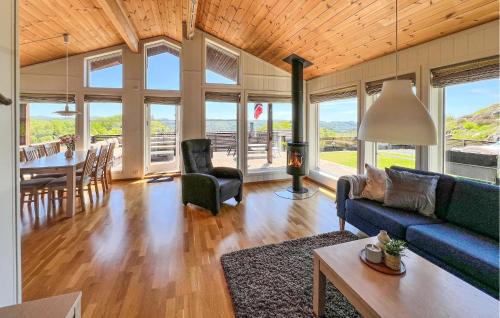 Lyngdal House | Cozy Home In Lyngdal With Wifi