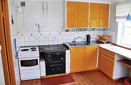 Gamleby House | Cozy home in Odensvi with kitchen