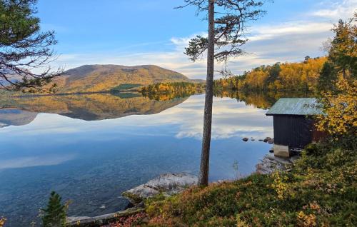 Balsfjord House | Cozy Home In Øverbygd With House A Mountain View