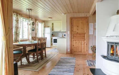 Songe House | Cozy Home In Risør With Sauna