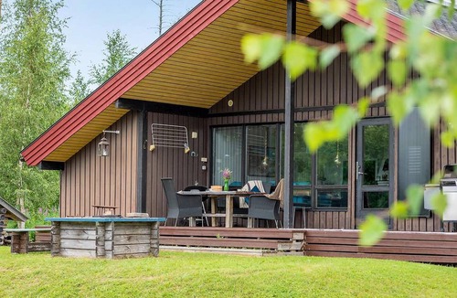 Tore House | Cozy home in Siknäs with house sea view