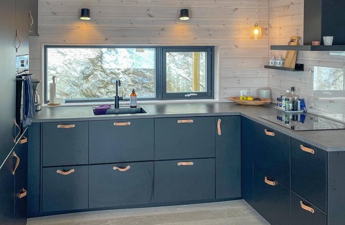 Torjulvagen House | Cozy home in Stangvik with house sea view