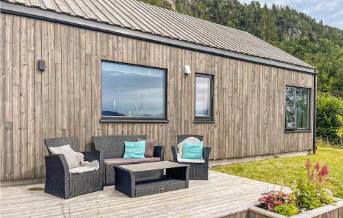 Torjulvagen House | Cozy Home In Stangvik With House Sea View