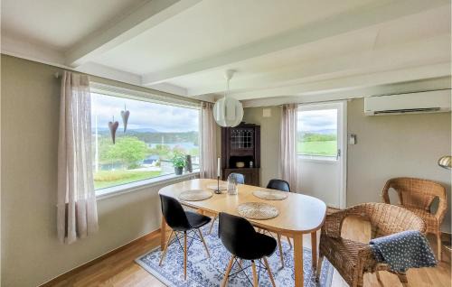 Sveio House | Cozy Home In Sveio With House A Panoramic View