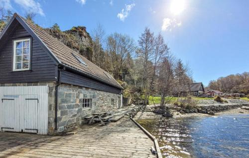 Sveio House | Cozy Home In Sveio With House Sea View