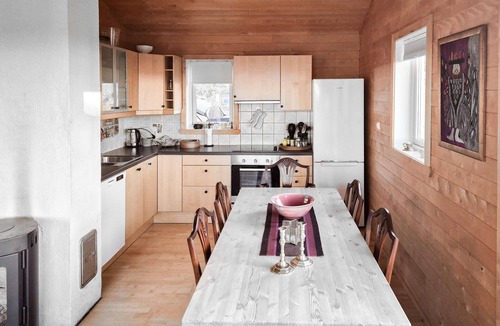 Flora Municipality House | Cozy home in Tansøy with house a panoramic view