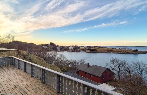 Flora Municipality House | Cozy home in Tansøy with house a panoramic view
