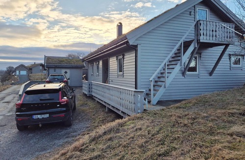Flora Municipality House | Cozy home in Tansøy with house a panoramic view