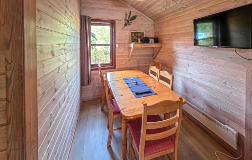 Tjørhom House | Cozy Home In Tjørhom With Sauna
