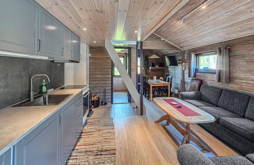 Tjørhom House | Cozy home in Tjørhom with sauna