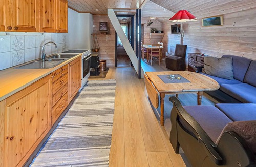 Tjørhom House | Cozy home in Tjørhom with sauna