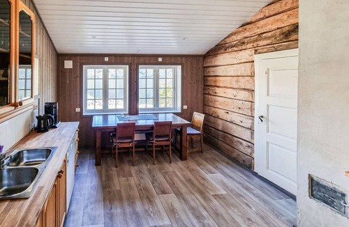 Suldal House | Cozy home in Vanvik with house a mountain view