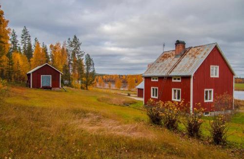 Overkalix House | COZY Home with LAKE view-free WiFi - free SAUNA