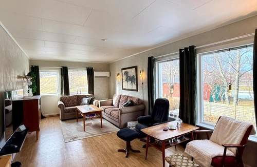 Bostad House | Cozy House by the Lake