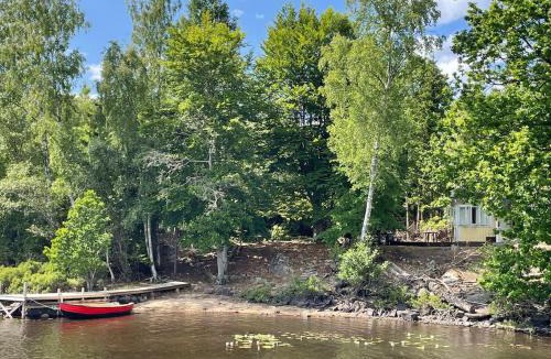 Almhult Municipality House | Cozy house in entire private Island Mocklen lake