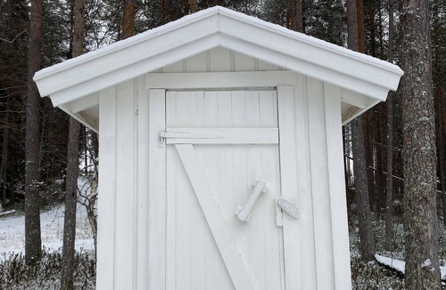 Alvsbyn Cabin | Cozy Lake Cabin in the Forest