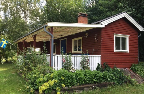 Nykoping Municipality Cabin | Cozy Little House With a View of the Lake. Mysigt Torp Directly vid sjö och Nature Reserve