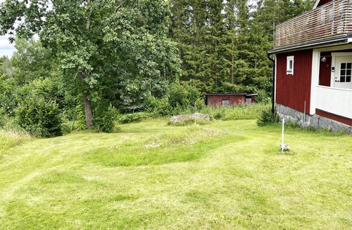 Virserum Ski Chalet | Cozy little red cottage with proximity to a pond and lake outside Virserum | SE05061