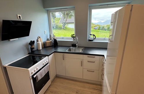 Stamsund Apartment | Cozy Lofoten apartment with fjord and mountain view