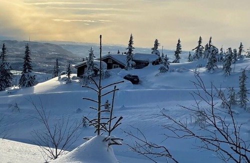 Etnedal House | Cozy, magical mountain cabin with trails