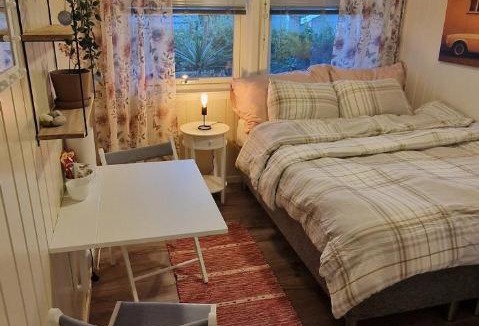 Indre Nærøy House | Cozy room at Hilde Tuti