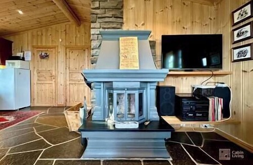 Ringsaker House | Cozy spacious cabin with sauna at Natrudstilen