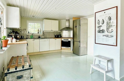Brastad House | Cozy spacious cottage by water and nature