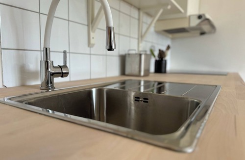 Animskog Apartment | Cozy studio in an old school by the lake for 2 people with full kitchen