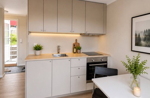 Tysvaer Apartment | Cozy studio by the lake - nature, hiking & fishing in Norway