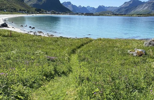Flakstad Apartment | Cozy studio in Lofoten – near Ramberg Beach