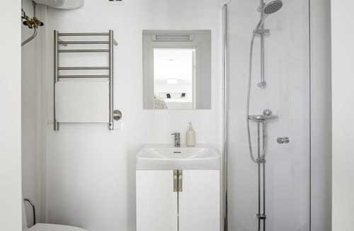Spanga - Tensta House | Cozy Studio & Private Garden near Stockholm