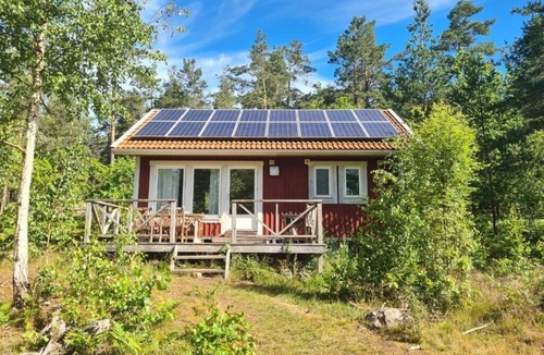 Gamleby Cottage | Cozy summer cottage on privately owned island with nature on the doorstep