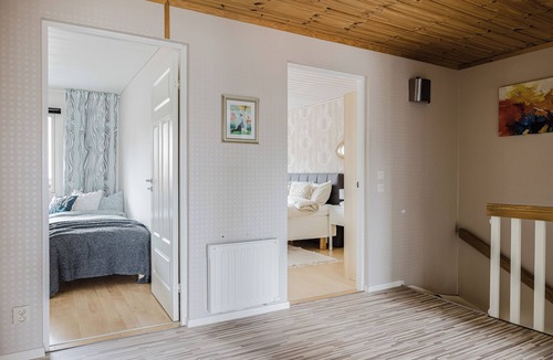 Kungsangen House | Cozy Townhouse, 6+1 Beds, Terrace - Stockholm Area