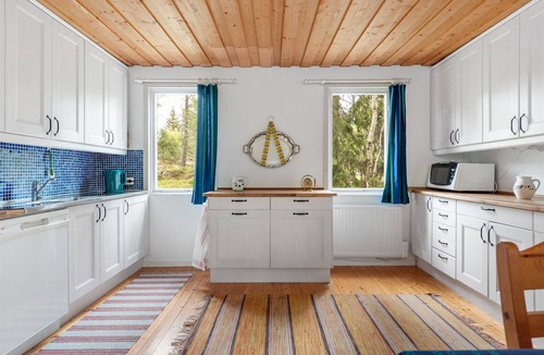 Vaddo House | Cozy vacation home in the forest - 10 min. walk from the beach