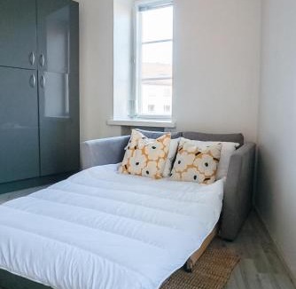Keskinen District Apartment | Cozy Vallila Studio - Easy to Centre & Airport