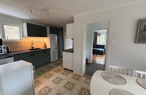 Hallstavik Cottage | Cozy villa near Hallstavik and Grisslehamn with a large patio and hot tub