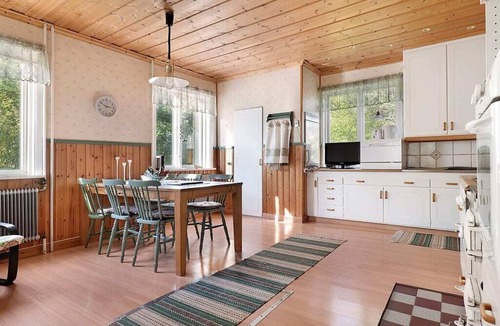 Storsund House | Cozy w lake view near windpark