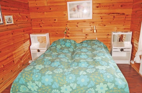 Savsjo House | Cozy wooden cottage located on the owner's farm and by the lake Sjöarydssjön.