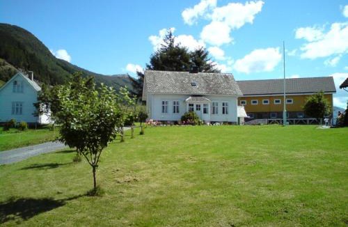 Uskedal Bed & Breakfast | Dønhaug Gard