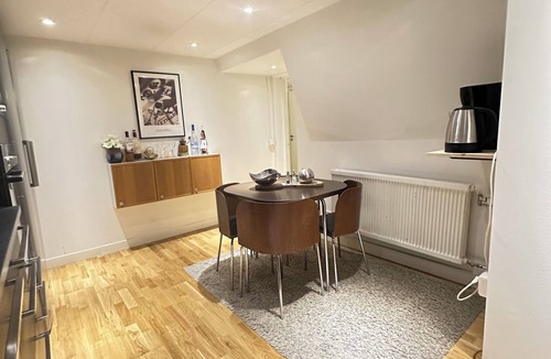Hovas Apartment | Daylight basement apartment,nnear Sea, Golf Course, Lakes & Forest in Gothenburg