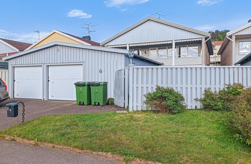 Granna House | Delight your family with a stay in this spacious and cozy vacation home with lake view and sauna.