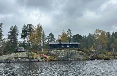 Askland House | Design cabin by mountain lake in Rukkedalen