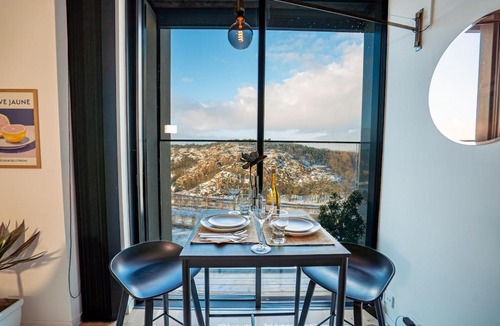 Lindholmen Apartment | Design Comfort at Karlatornet, Dream Views