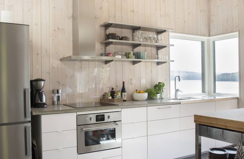 Tvaaker House | Design house with own dock at lake