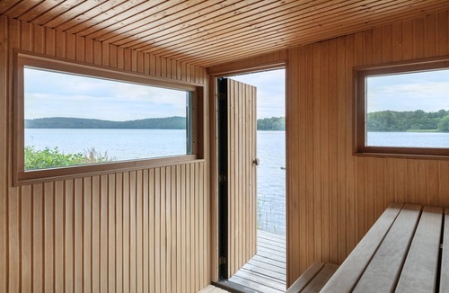 Tvaaker House | Design house with own dock at lake