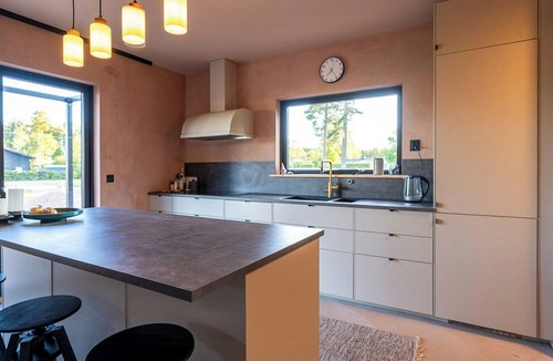 Hjo House | Designer cabin with guest house at Lake Mullsjön