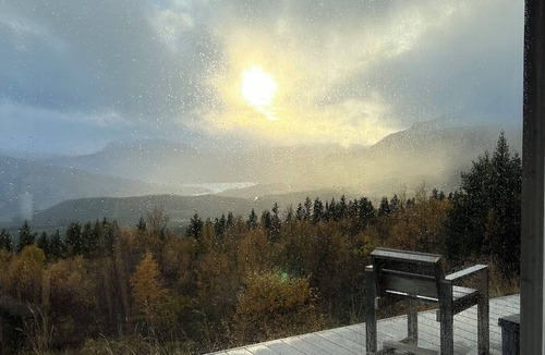 Vang House | Designer cabin with mountain views in Valdres
